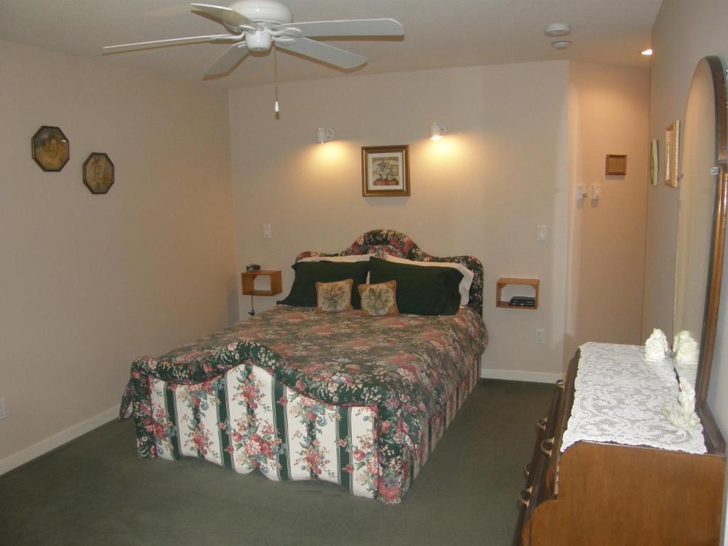 Cedar Wood Lodge Bed & Breakfast Inn Port Alberni Eksteriør billede