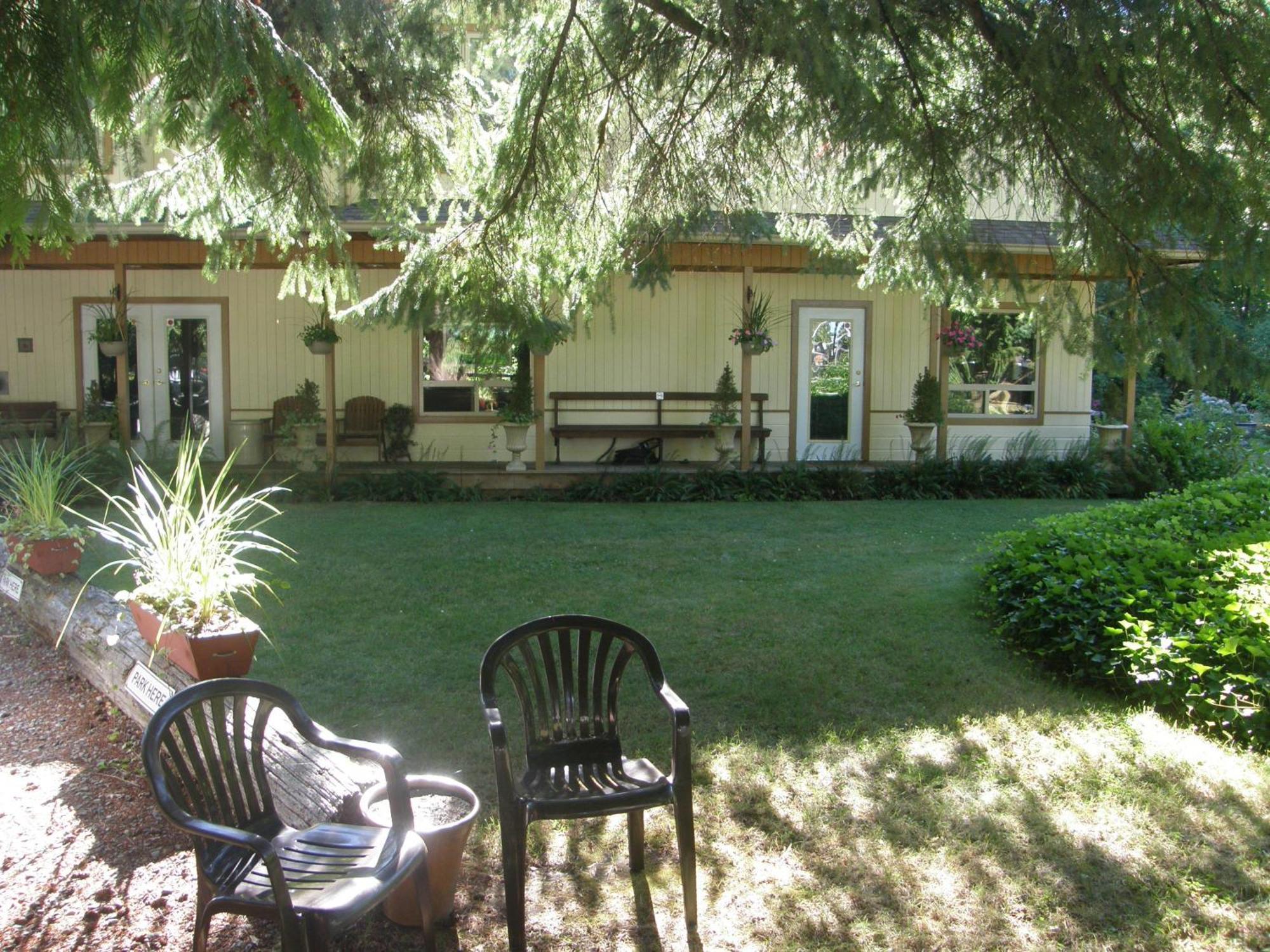 Cedar Wood Lodge Bed & Breakfast Inn Port Alberni Eksteriør billede