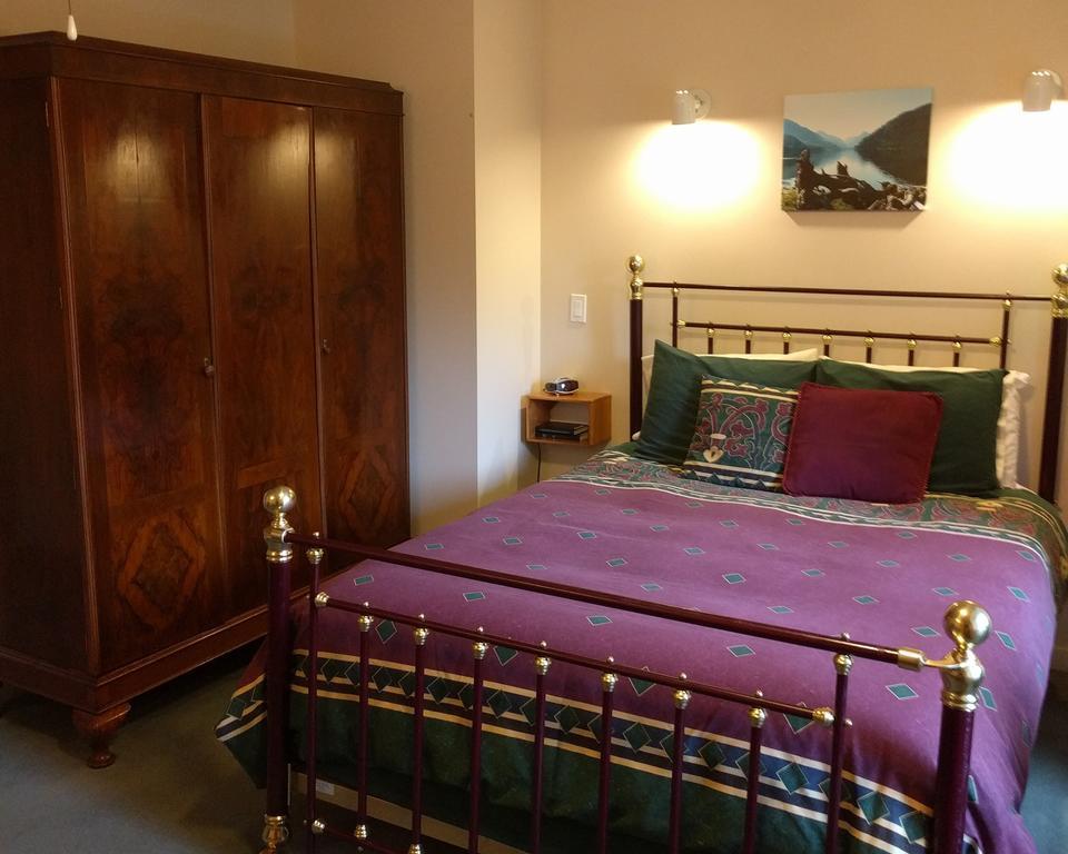 Cedar Wood Lodge Bed & Breakfast Inn Port Alberni Eksteriør billede