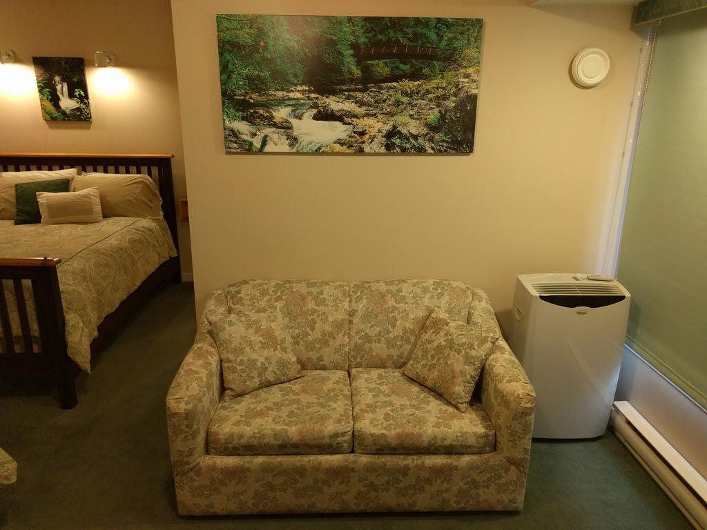 Cedar Wood Lodge Bed & Breakfast Inn Port Alberni Eksteriør billede