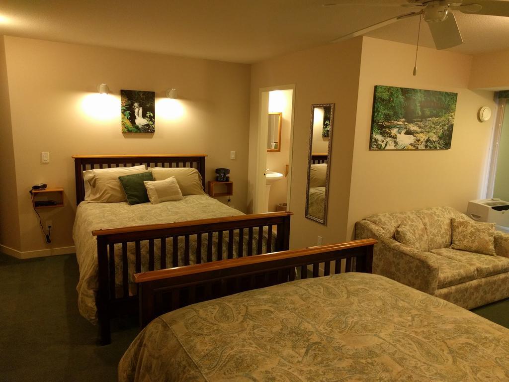 Cedar Wood Lodge Bed & Breakfast Inn Port Alberni Eksteriør billede