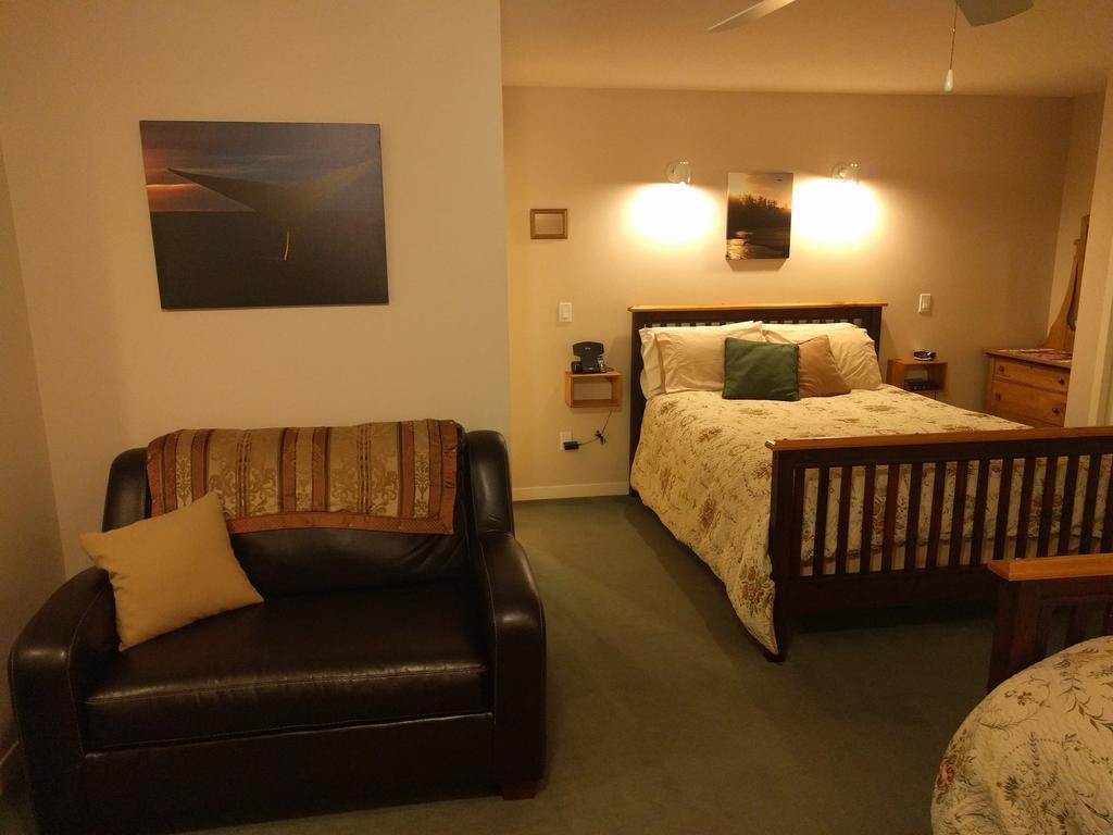 Cedar Wood Lodge Bed & Breakfast Inn Port Alberni Eksteriør billede