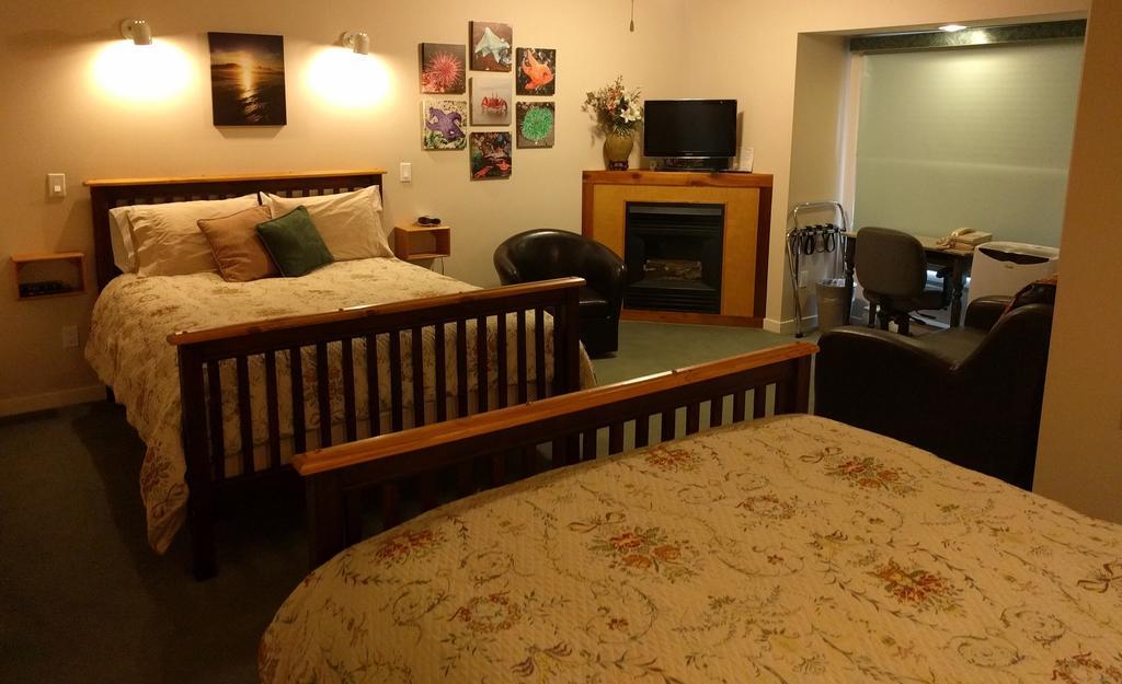 Cedar Wood Lodge Bed & Breakfast Inn Port Alberni Eksteriør billede