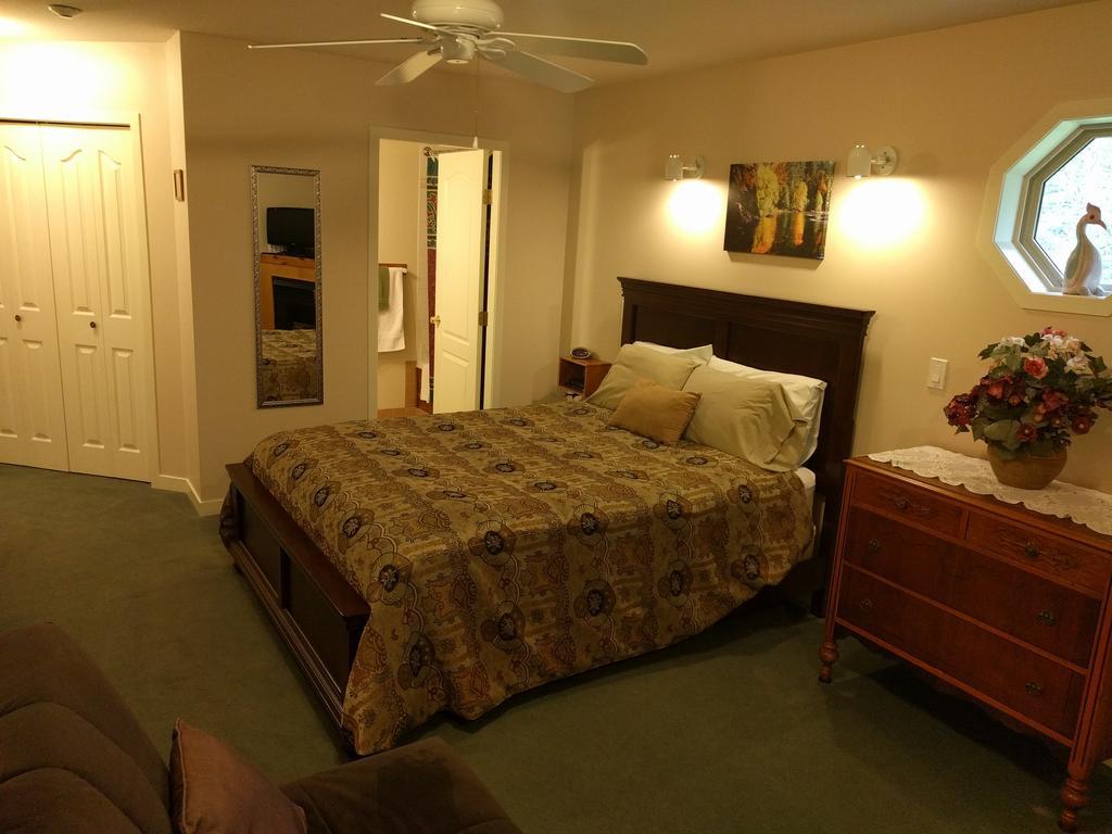 Cedar Wood Lodge Bed & Breakfast Inn Port Alberni Eksteriør billede