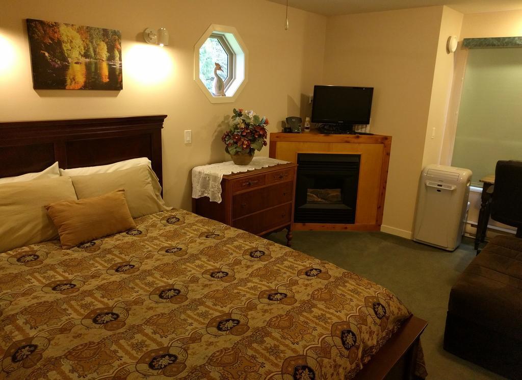 Cedar Wood Lodge Bed & Breakfast Inn Port Alberni Eksteriør billede