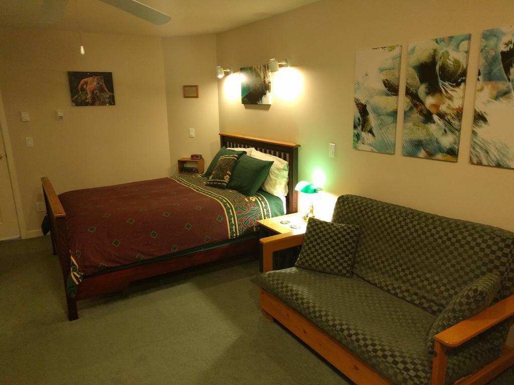 Cedar Wood Lodge Bed & Breakfast Inn Port Alberni Eksteriør billede