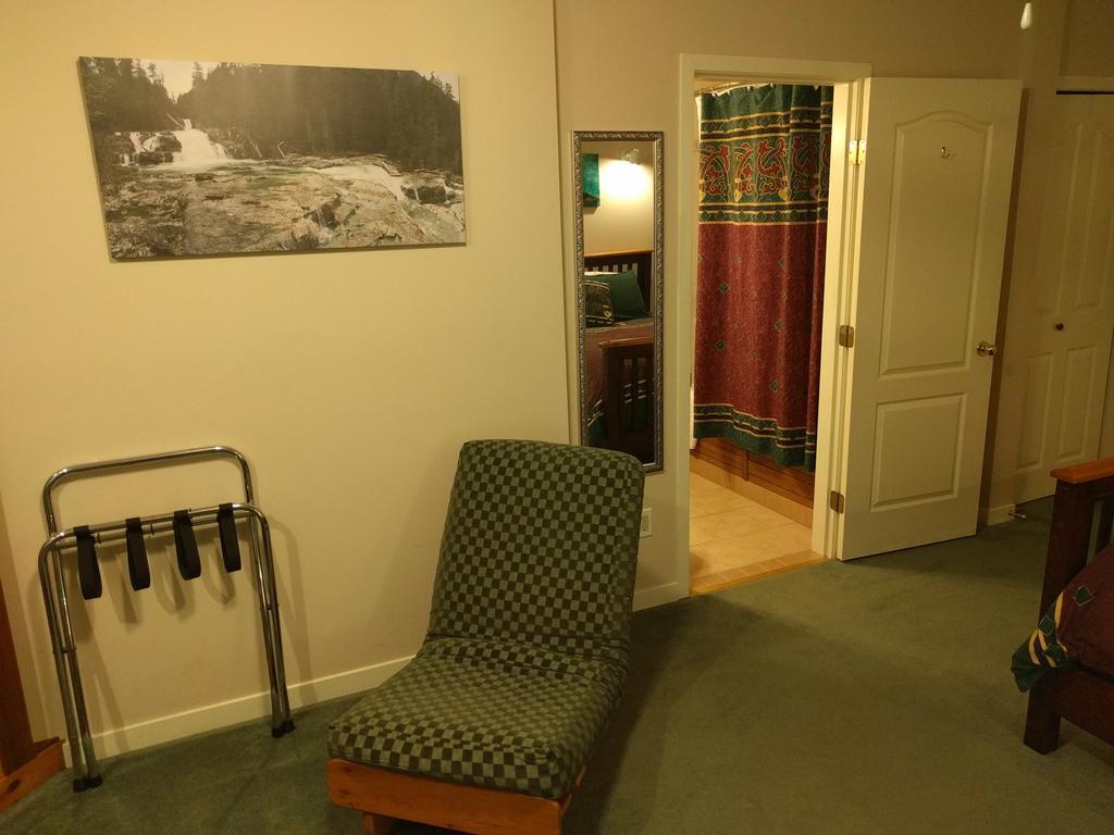 Cedar Wood Lodge Bed & Breakfast Inn Port Alberni Eksteriør billede