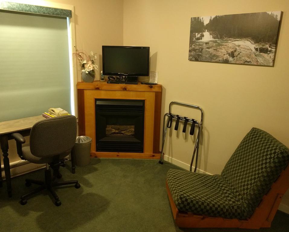Cedar Wood Lodge Bed & Breakfast Inn Port Alberni Eksteriør billede