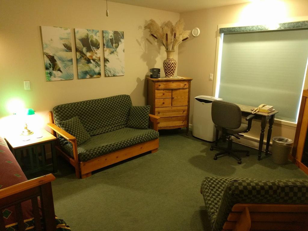 Cedar Wood Lodge Bed & Breakfast Inn Port Alberni Eksteriør billede