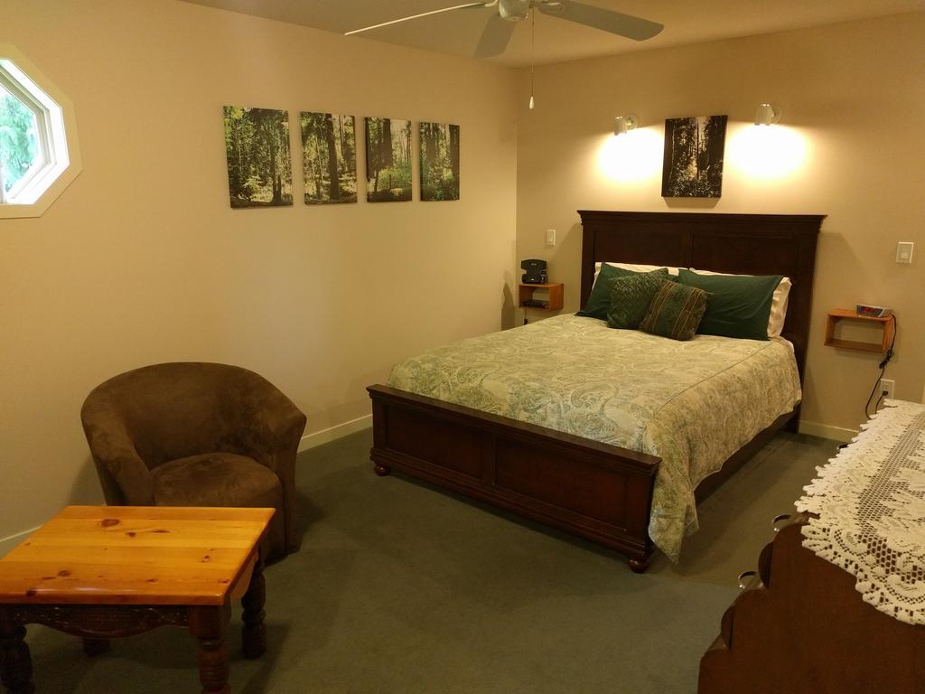 Cedar Wood Lodge Bed & Breakfast Inn Port Alberni Eksteriør billede