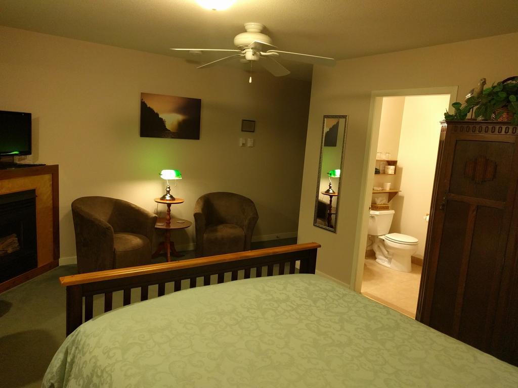 Cedar Wood Lodge Bed & Breakfast Inn Port Alberni Eksteriør billede