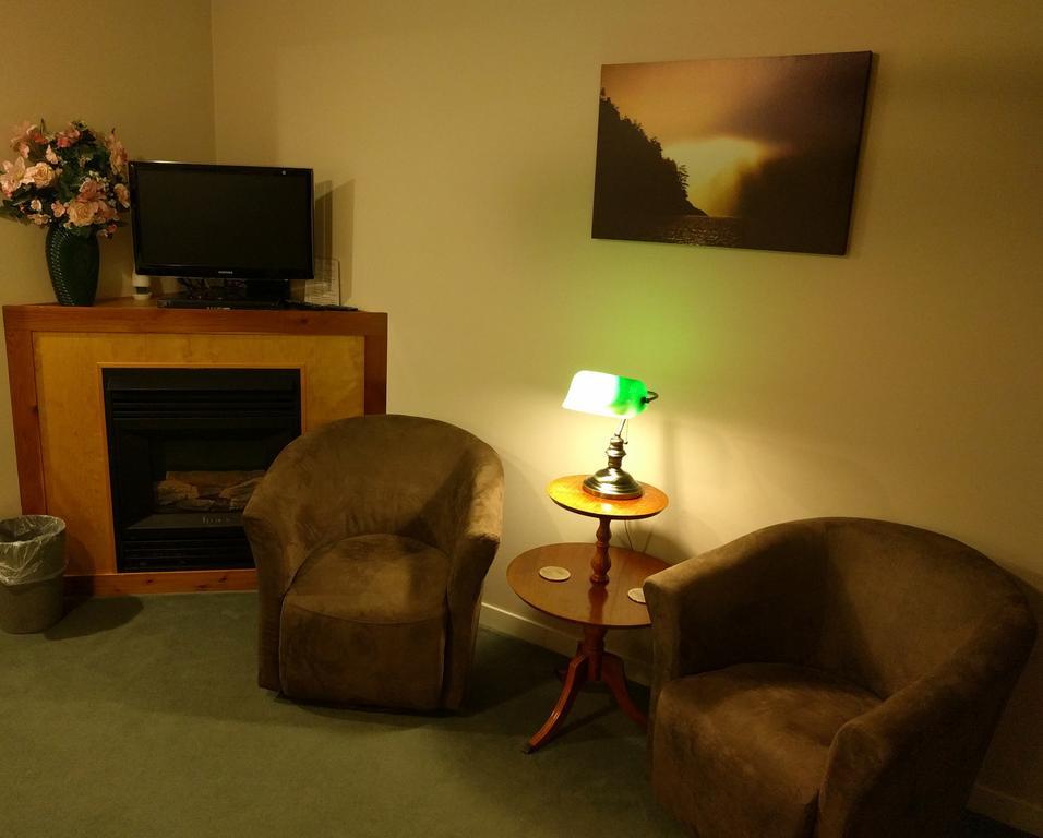 Cedar Wood Lodge Bed & Breakfast Inn Port Alberni Eksteriør billede