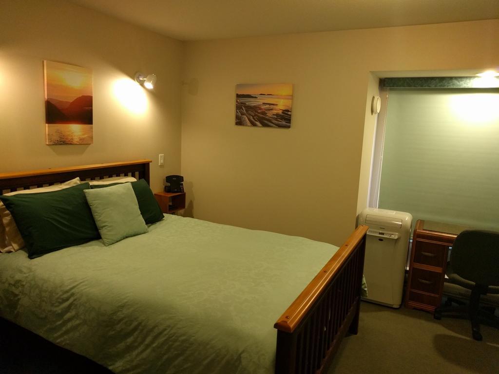 Cedar Wood Lodge Bed & Breakfast Inn Port Alberni Eksteriør billede