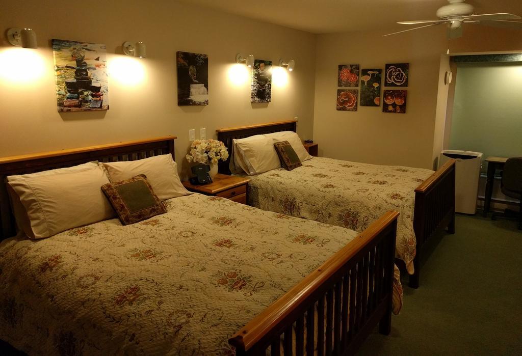 Cedar Wood Lodge Bed & Breakfast Inn Port Alberni Eksteriør billede