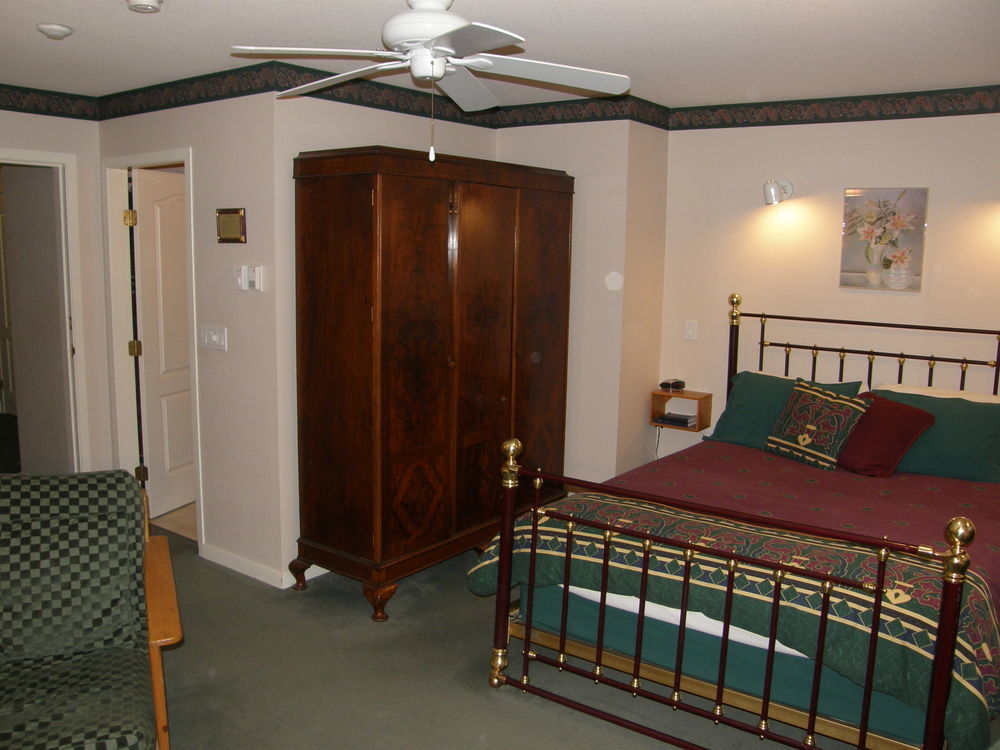 Cedar Wood Lodge Bed & Breakfast Inn Port Alberni Eksteriør billede