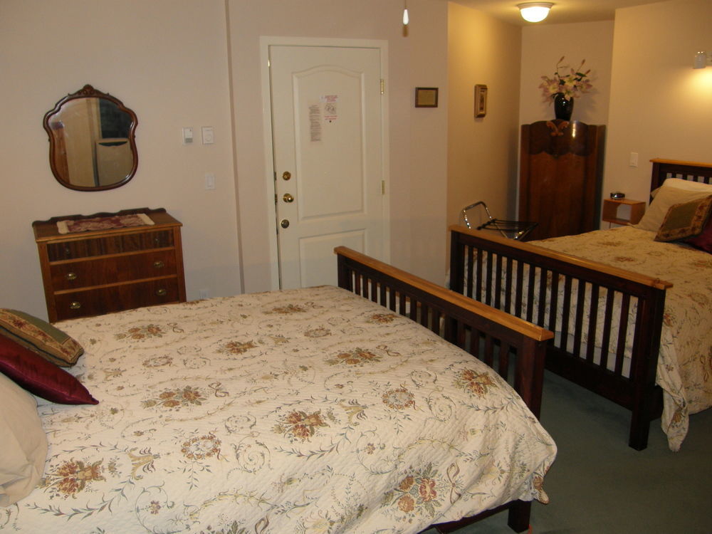 Cedar Wood Lodge Bed & Breakfast Inn Port Alberni Eksteriør billede