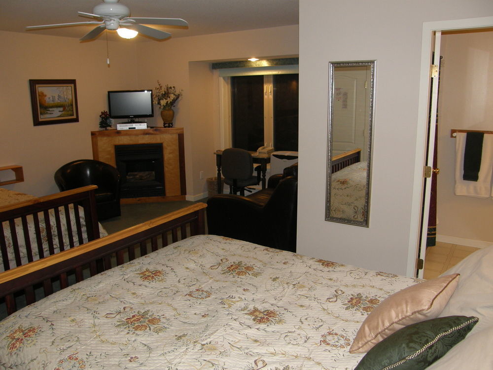 Cedar Wood Lodge Bed & Breakfast Inn Port Alberni Eksteriør billede