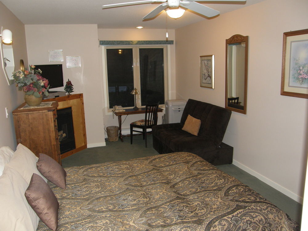 Cedar Wood Lodge Bed & Breakfast Inn Port Alberni Eksteriør billede