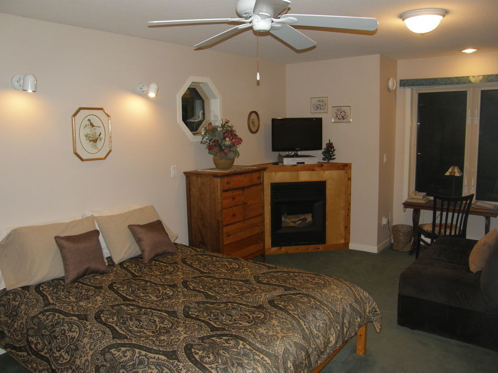 Cedar Wood Lodge Bed & Breakfast Inn Port Alberni Eksteriør billede
