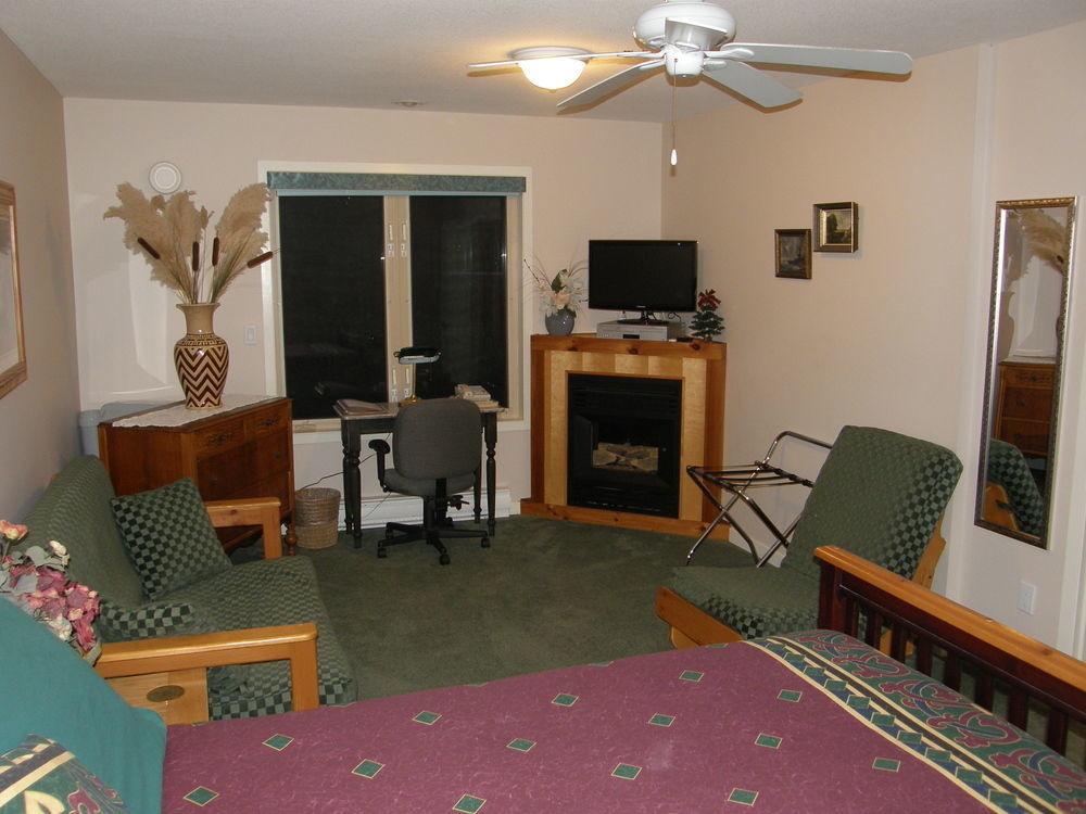 Cedar Wood Lodge Bed & Breakfast Inn Port Alberni Eksteriør billede