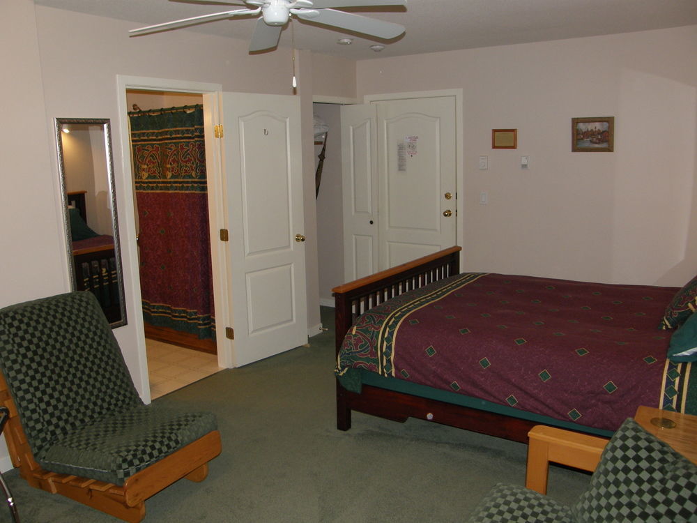 Cedar Wood Lodge Bed & Breakfast Inn Port Alberni Eksteriør billede