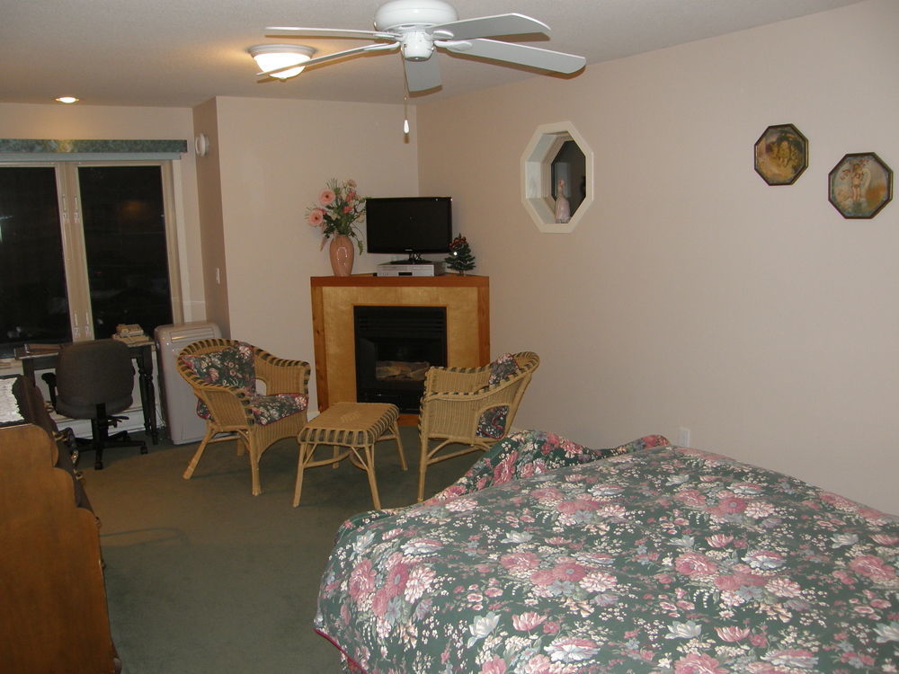 Cedar Wood Lodge Bed & Breakfast Inn Port Alberni Eksteriør billede