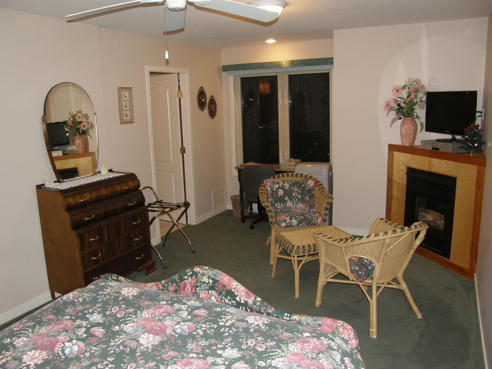 Cedar Wood Lodge Bed & Breakfast Inn Port Alberni Eksteriør billede